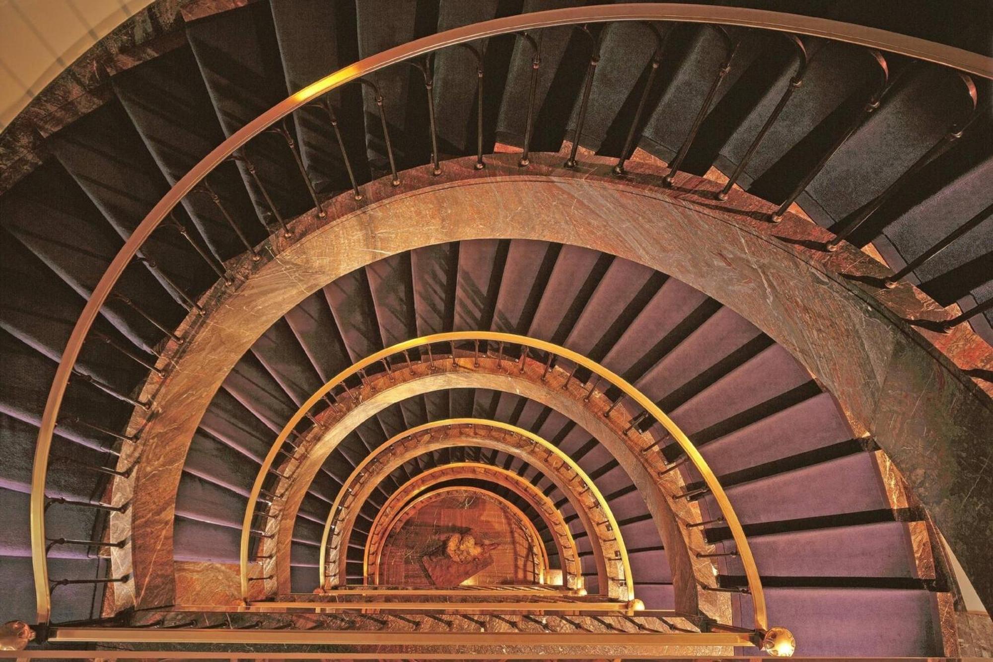 Hotel Elephant Weimar, Autograph Collection Eksteriør bilde Spiral staircase
